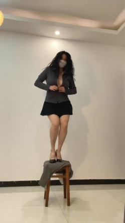 青春无敌白皙圆润极品天然巨乳蜂腰肥臀网红小钢炮【万听】私拍全集，变装裸舞紫薇完美炮架 截图2