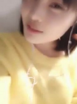 财子冒充土豪撩妹：你性欲强吗，你给我舔吗，闭上眼睛，把舌头伸出来，我亲亲 清楚女：我甜，性欲强，给！ 截图2