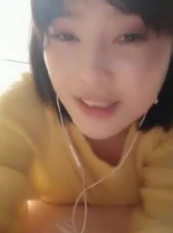 财子冒充土豪撩妹：你性欲强吗，你给我舔吗，闭上眼睛，把舌头伸出来，我亲亲 清楚女：我甜，性欲强，给！ 截图5