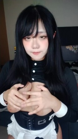 冷艳新人美少女！舌钉表情淫骚！黑衣露奶装揉捏，多毛骚逼道具猛捅，娇喘呻吟不断好骚 截图12