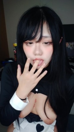 冷艳新人美少女！舌钉表情淫骚！黑衣露奶装揉捏，多毛骚逼道具猛捅，娇喘呻吟不断好骚 截图13