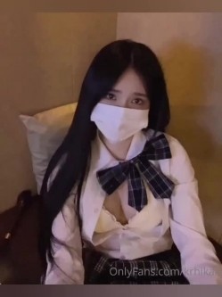 《最新吃瓜网红秘泄密》价值万元LPL前职业选手WE大舅子前妻【yuka金提莫】女团成员下海双电动自慰掰穴听扣水声母狗调教 截图7