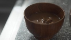 ROE-187 最愛の母と飲み交わした一夜。酒と潮吹きに溺れて大人になった僕。 友田真希 截图16