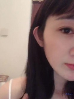 穷人女神富人母狗，颜值气质天花板奶茶【你的阿莓】土豪定制，自抠放尿大姨妈洗澡各种展示极度反差 截图16