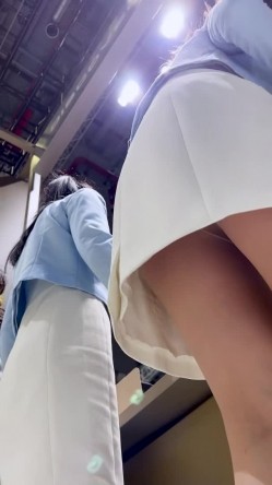 [超级裙底]最新2023上海车展各色美女模特 总有一款你喜欢 截图5