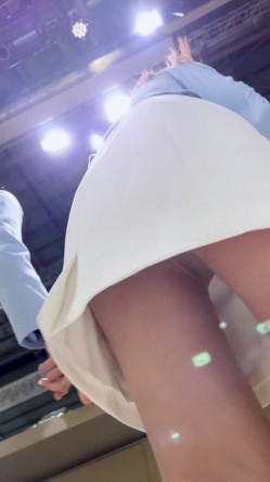 [超级裙底]最新2023上海车展各色美女模特 总有一款你喜欢 截图7