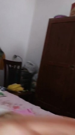 处女学生妹下海【白蔚】第一弹，初恋的感觉，完全放不开，榜一大哥在线调教 截图1