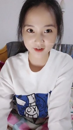 处女学生妹下海【白蔚】第一弹，初恋的感觉，完全放不开，榜一大哥在线调教 截图3