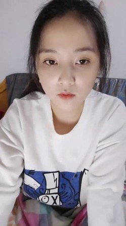 处女学生妹下海【白蔚】第一弹，初恋的感觉，完全放不开，榜一大哥在线调教 截图8