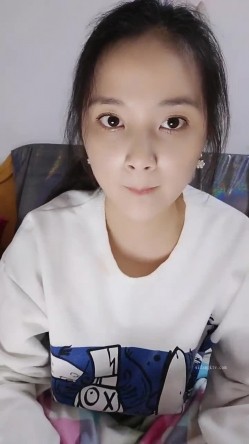 处女学生妹下海【白蔚】第一弹，初恋的感觉，完全放不开，榜一大哥在线调教 截图9