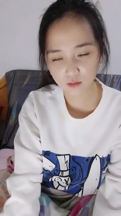 处女学生妹下海【白蔚】第一弹，初恋的感觉，完全放不开，榜一大哥在线调教 截图10