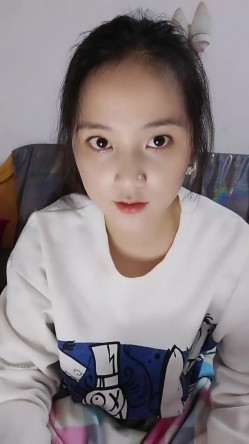 处女学生妹下海【白蔚】第一弹，初恋的感觉，完全放不开，榜一大哥在线调教 截图11