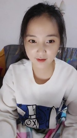 处女学生妹下海【白蔚】第一弹，初恋的感觉，完全放不开，榜一大哥在线调教 截图12