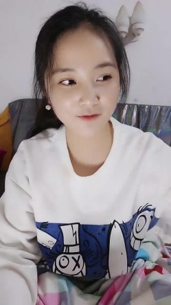 处女学生妹下海【白蔚】第一弹，初恋的感觉，完全放不开，榜一大哥在线调教 截图13