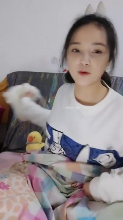 处女学生妹下海【白蔚】第一弹，初恋的感觉，完全放不开，榜一大哥在线调教 截图14