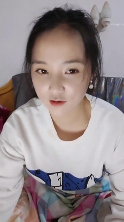 处女学生妹下海【白蔚】第一弹，初恋的感觉，完全放不开，榜一大哥在线调教 截图15