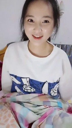 处女学生妹下海【白蔚】第一弹，初恋的感觉，完全放不开，榜一大哥在线调教 截图16