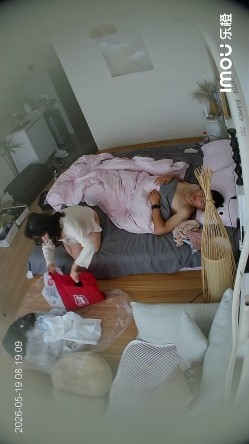 乐橙酒店高清偷拍本月最佳神仙颜值卷发女孩被男友强行刮毛后操白虎穴 截图16