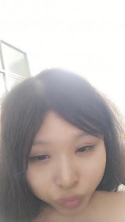 燃情小少妇跟小哥啪啪，全程露脸口交大鸡巴在大哥的调教下玩乳交好刺激，开档黑丝主动上位让大哥后入抽插 截图13
