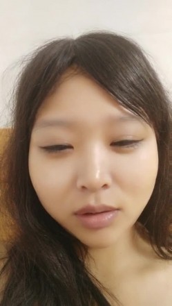 燃情小少妇跟小哥啪啪，全程露脸口交大鸡巴在大哥的调教下玩乳交好刺激，开档黑丝主动上位让大哥后入抽插 截图16