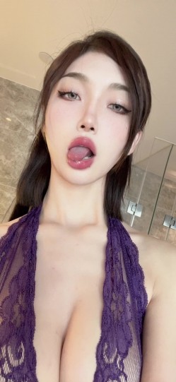 极品网红露出 脸红Dearie 微圈密劲爆福利女神淫靡反差自拍 蜜尻大长腿丝袜制服诱惑 顶级完美身材 有钱人的玩物 截图1