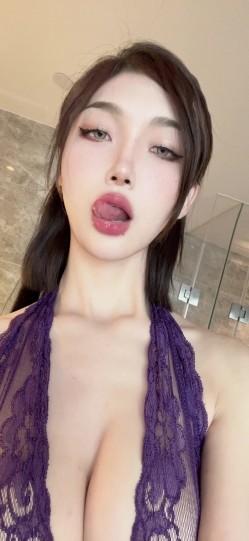 极品网红露出 脸红Dearie 微圈密劲爆福利女神淫靡反差自拍 蜜尻大长腿丝袜制服诱惑 顶级完美身材 有钱人的玩物 截图2