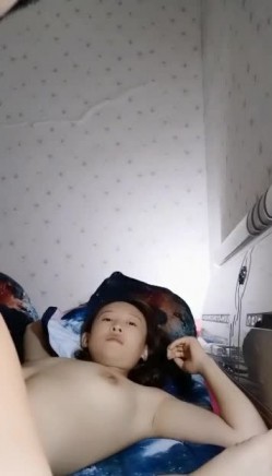 苗条身材的少妇 家里和胖哥哥啪啪秀 掰开逼逼诱惑 躺在床上被猛猛的操 女上位操逼 很诱人 截图8