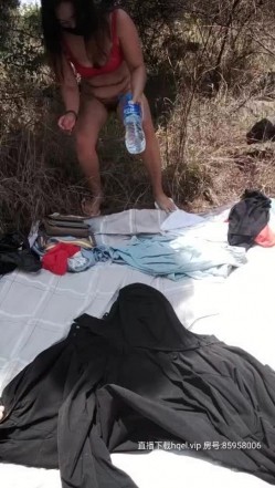 不错的天气不错的熟女户外来个野炮，大哥很给力嫂子的屁股太肥，各种体位爆草蹂躏，叫的好骚不要错过 截图14