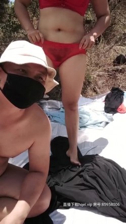 不错的天气不错的熟女户外来个野炮，大哥很给力嫂子的屁股太肥，各种体位爆草蹂躏，叫的好骚不要错过 截图15