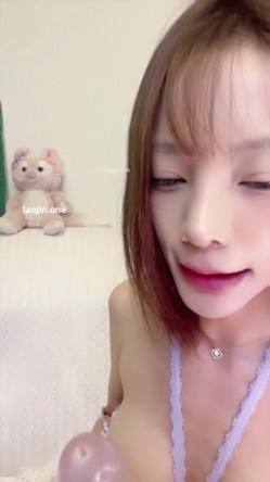 小模特业余兼职，【彩色的小熊宝宝】，细腰大奶，刚剃毛不久，颜值高明星脸 截图8