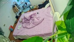 酒店偷拍稀有绿叶房斯文眼镜学妹穿上丝袜被男友抓住双手后入打桩起飞 截图1