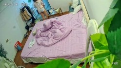 酒店偷拍稀有绿叶房斯文眼镜学妹穿上丝袜被男友抓住双手后入打桩起飞 截图5
