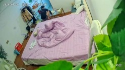 酒店偷拍稀有绿叶房斯文眼镜学妹穿上丝袜被男友抓住双手后入打桩起飞 截图6