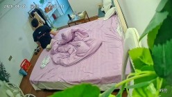 酒店偷拍稀有绿叶房斯文眼镜学妹穿上丝袜被男友抓住双手后入打桩起飞 截图7