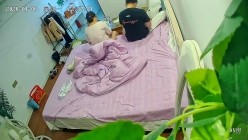 酒店偷拍稀有绿叶房斯文眼镜学妹穿上丝袜被男友抓住双手后入打桩起飞 截图11