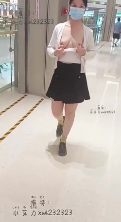【最新流出】新晋级推特小骚妹【小瓦力】私拍，毕业就下海，当母狗公共场合露出啪啪肛交芹菜插穴双通吃精相当狂放～劲爆收藏 截图2