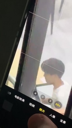 大学情侣在食堂餐厅内做爱 ️女主先骑马亲吻摇曳最后趴在男主身上男主！ 截图2