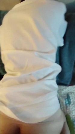 嫂子下班了，长腿白丝配工装衬衫，感觉一下就来了，哥哥长期不在家，必须内射，淫荡的声音是多么饥渴难耐！ 截图1