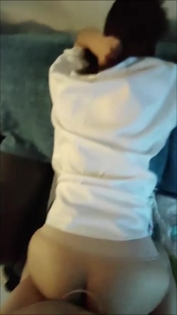 嫂子下班了，长腿白丝配工装衬衫，感觉一下就来了，哥哥长期不在家，必须内射，淫荡的声音是多么饥渴难耐！ 截图2