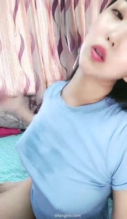 【熟女控】 蜜儿桃 ，性感御姐一字马露逼，揉奶诱惑，拒绝快递送上门，老公回来马上进入啪啪啪，饥渴的小穴操喷水！ 截图1