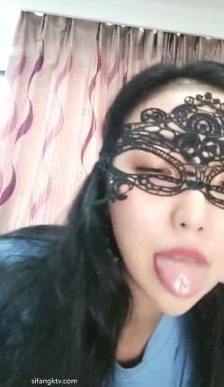 【熟女控】 蜜儿桃 ，性感御姐一字马露逼，揉奶诱惑，拒绝快递送上门，老公回来马上进入啪啪啪，饥渴的小穴操喷水！ 截图10