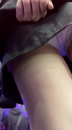 [超级裙底]最新2023上海车展各色美女模特 总有一款你喜欢 截图16