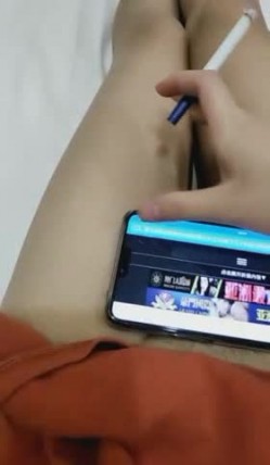 高校翘课妹子和农村来的老表幽会 用粉润润的玉足给哥搓搓 截图6