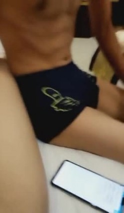 高校翘课妹子和农村来的老表幽会 用粉润润的玉足给哥搓搓 截图14