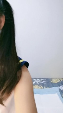 大半夜，制服清纯气息的美少妇生了孩子更显得年轻可爱，道具自慰，鲍鱼也不黑 截图2