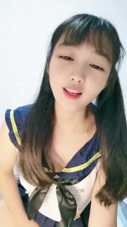 大半夜，制服清纯气息的美少妇生了孩子更显得年轻可爱，道具自慰，鲍鱼也不黑 截图3