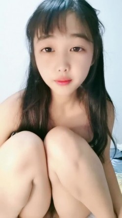 大半夜，制服清纯气息的美少妇生了孩子更显得年轻可爱，道具自慰，鲍鱼也不黑 截图8