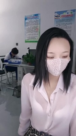 【雅儿老湿】扶瑶 退役模特 白衫短裙 美腿丝袜 沟搭男学弟 无套狂操内射流白浆精液 截图3