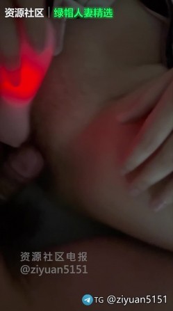 约炮大神长沙纹身哥《真实老师偷情》soul上认识的真实讲台老师，一边吃鸡巴一边用手机勾搭男人聊天！你永远不知道下了课的老师到底有所骚 截图3