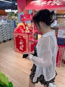 露脸才是王道！顶级绿帽刷锅狠人，广东大奶美骚妻【雅雅】私拍第二季，商场户外露出3P全程露脸 截图14